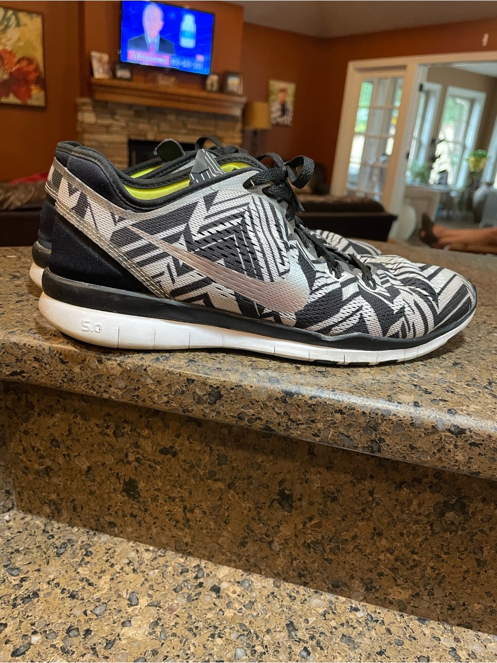 Nike Free TR Fit 5 Womens 7.5 Black & White Geometric Training Shoes Lime Accent - Picture 6 of 9